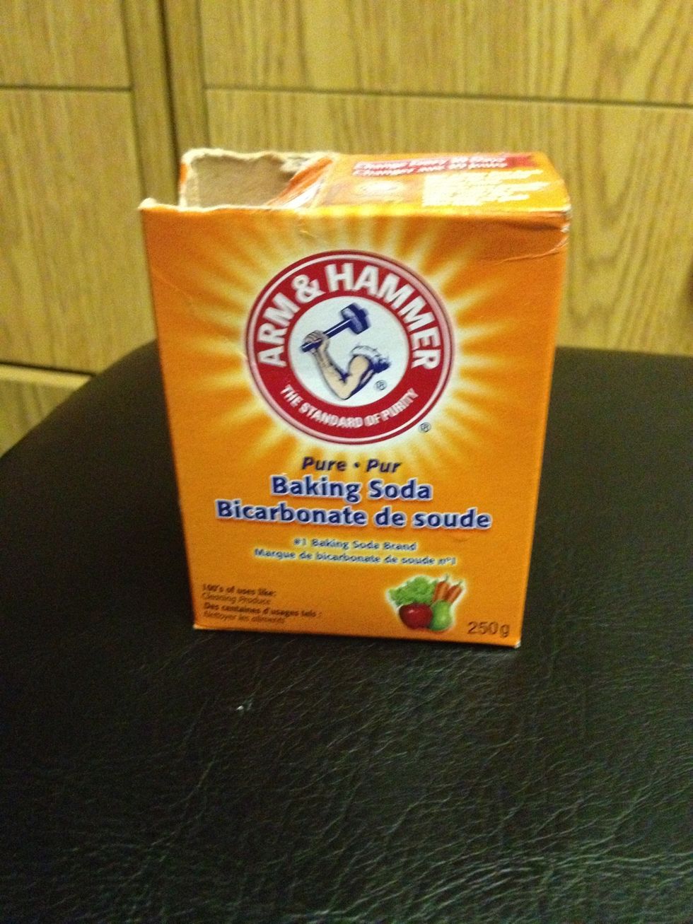 Get your baking soda (and whatever type of soap, I use dishsoap)