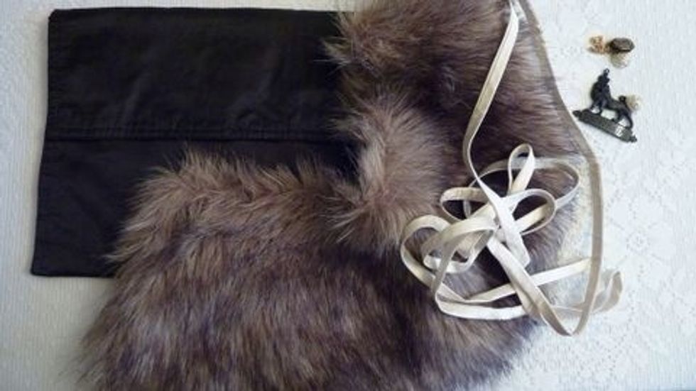 Get your fun accent you want to use on your clutch. In my case I had an old faux fur collar that I wanted to use.