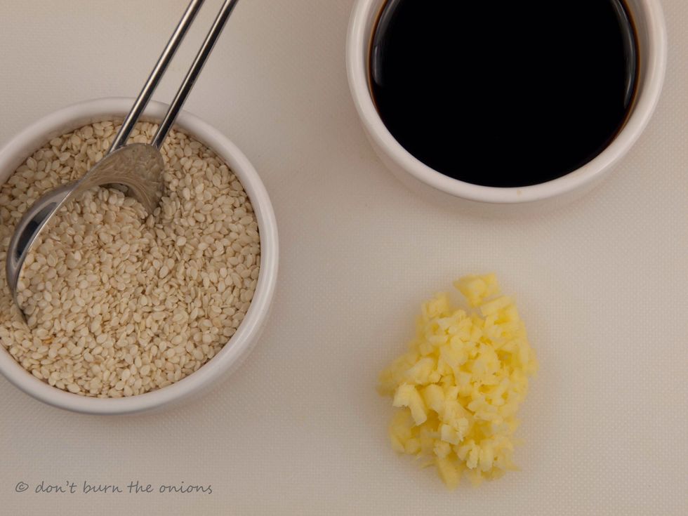 Get your ginger, sesame seeds and soya ready. Next pour some oil in a frying pan or wok.