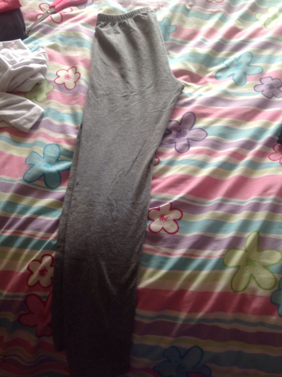 Get your leggings and lay them out on a FLAT Surface not your bed\ud83d\ude02
