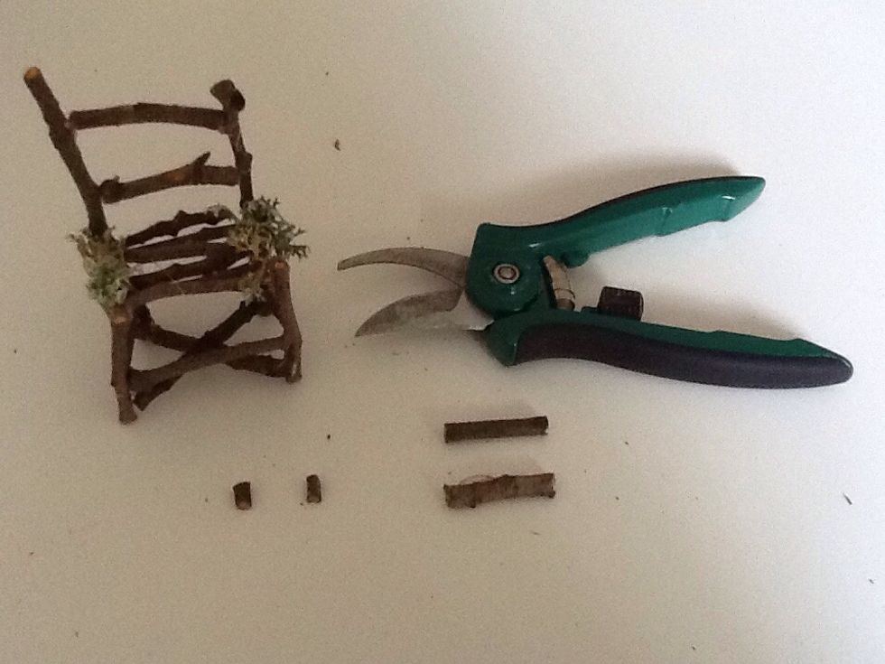 Get your two 1/2 inch long twig and your 1.5 inch long twigs.