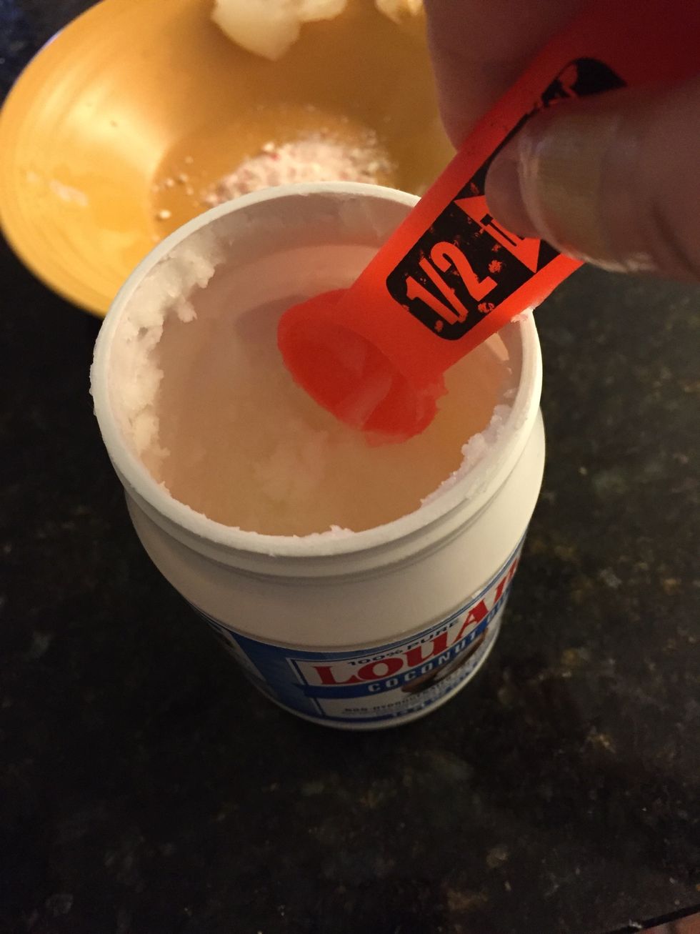 Get2 tablespoons of coconut oil into the bowl