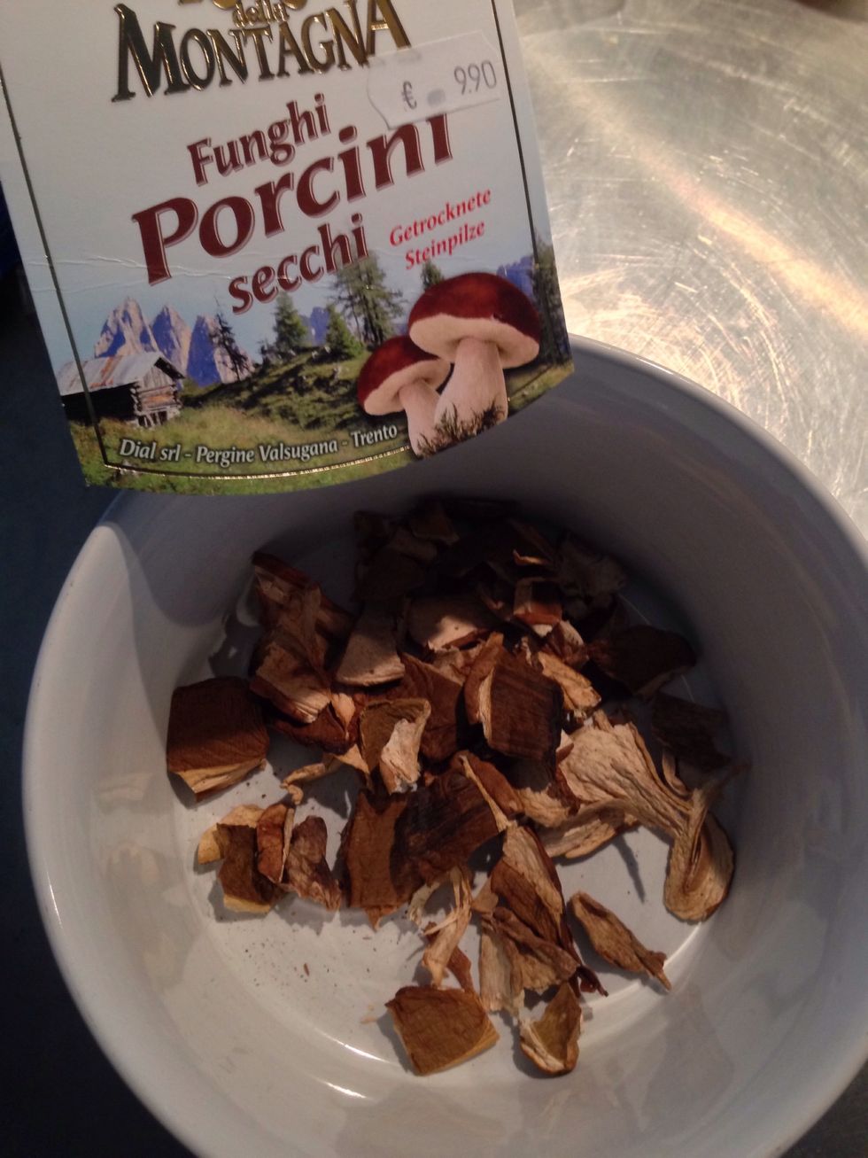 Getrocknete Pilze w\u00e4ssern (wenn man keine frischen hat).