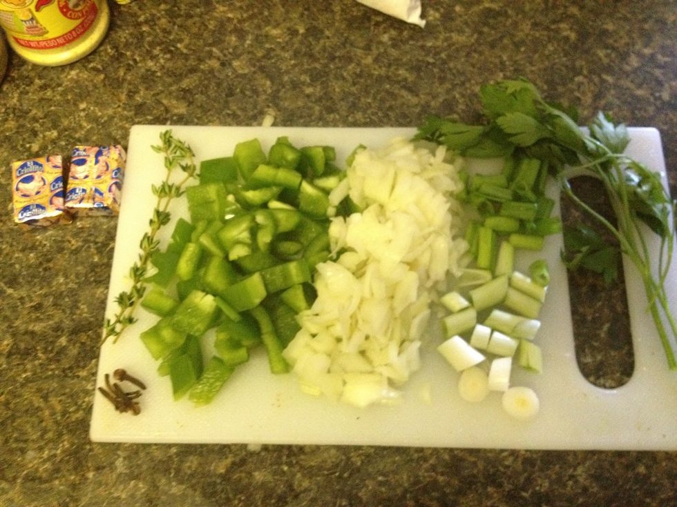girofle,thyme,parsley,green pepper,onion,green onion and bouillon cube (2 or 3)