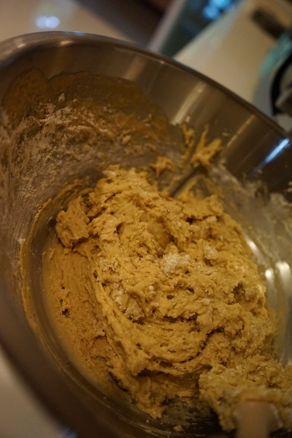 Give the flour bowl a quick whisk so everything is combined and dump everything into the wet mixture. Fold the mixture until very limited trace of flour can be seen.