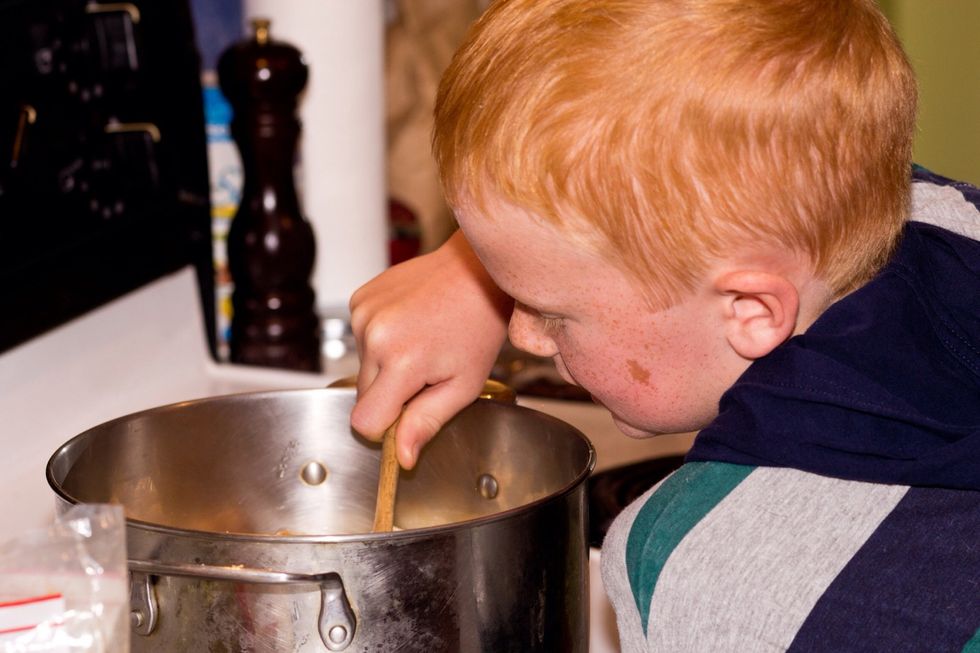 Give the whole lot of er a good stir. This smells really good. I can already taste it.