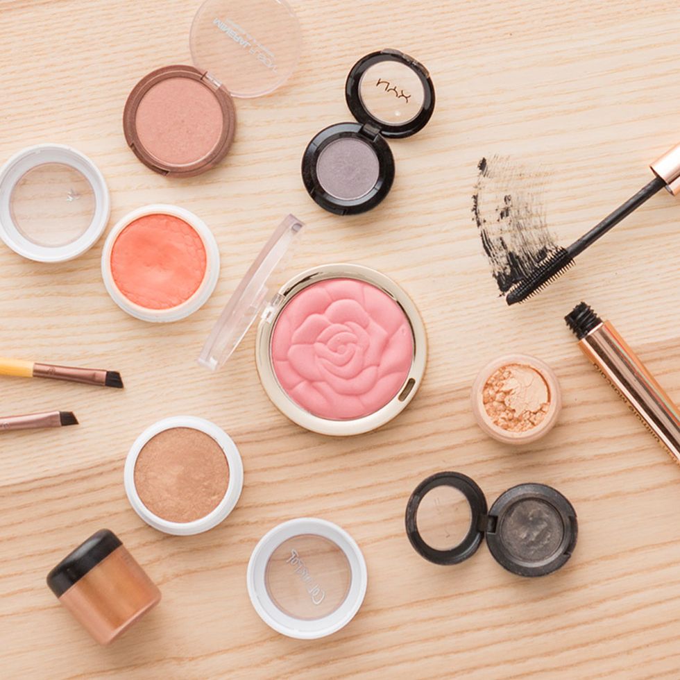Give your image some life and mess it up a bit, like we did with this mascara swipe to the right of a pattern of neat and tidy compacts.