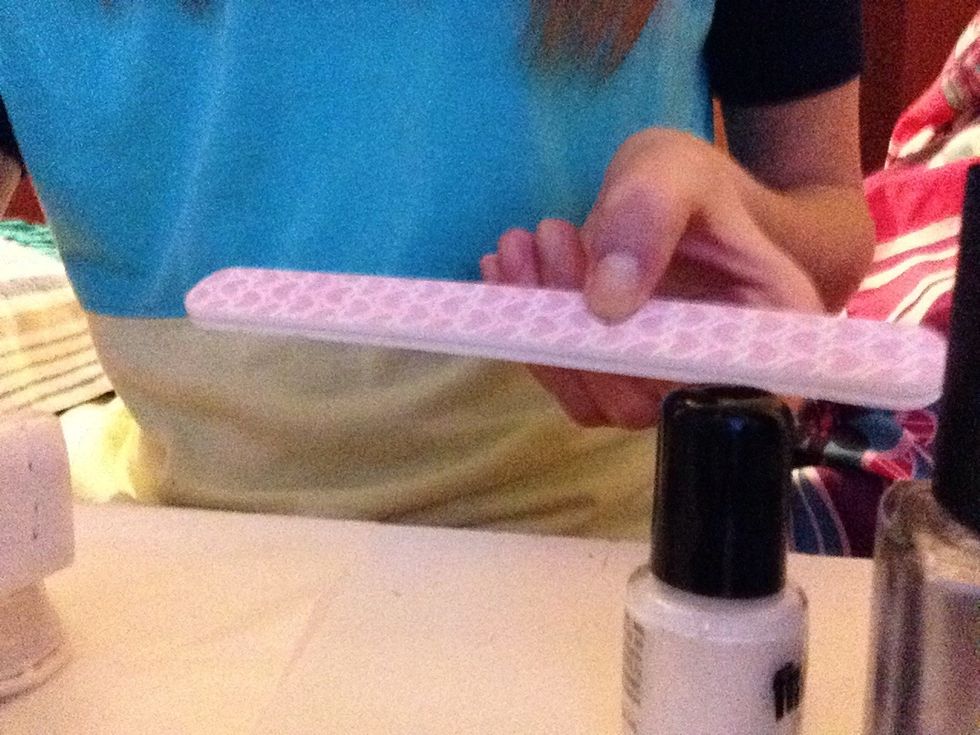 Give your nails a quick buff&shine.