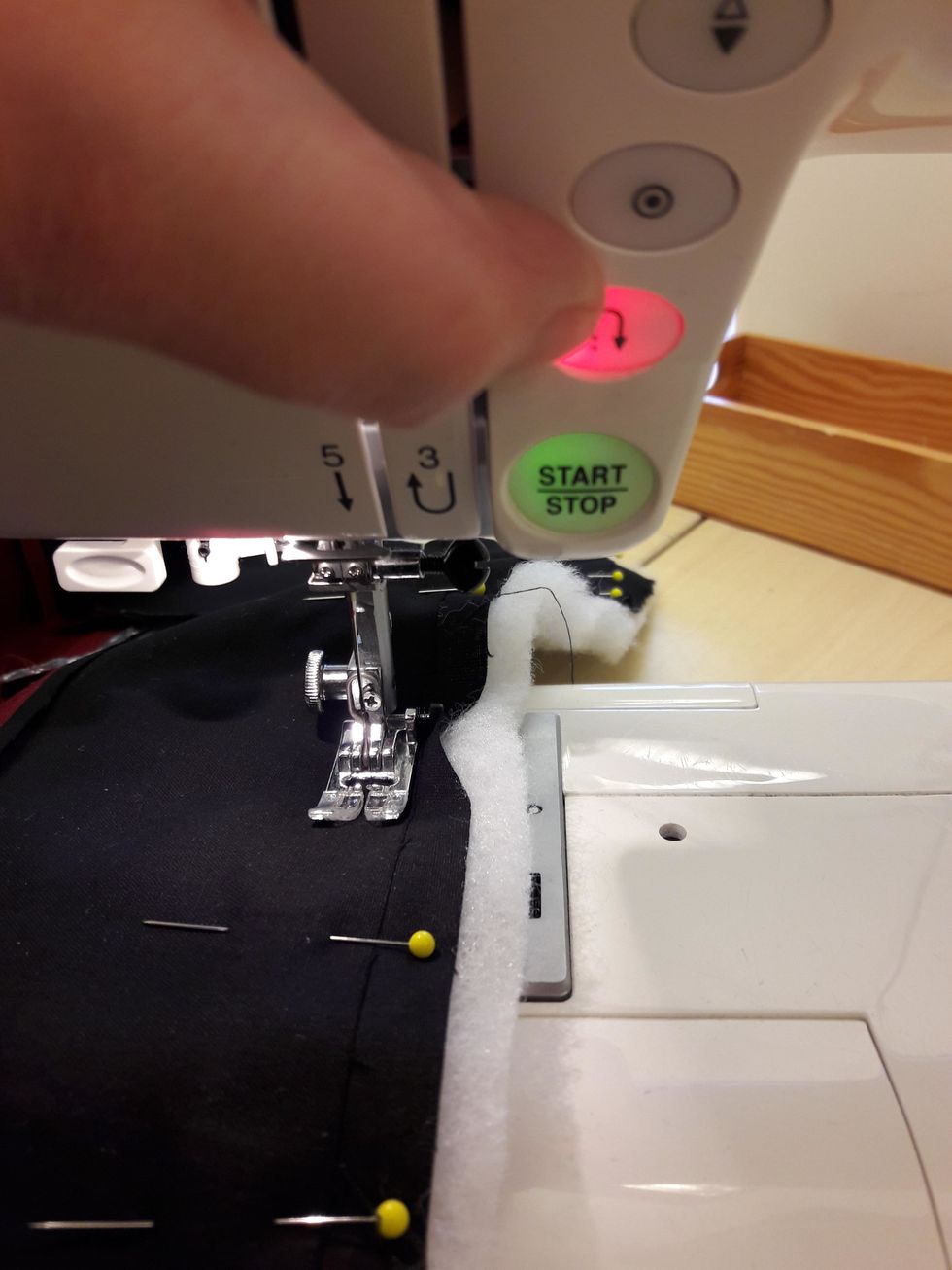 Gl\u00f6m inte att f\u00e4sta genom att backa n\u00e5gra stygn.