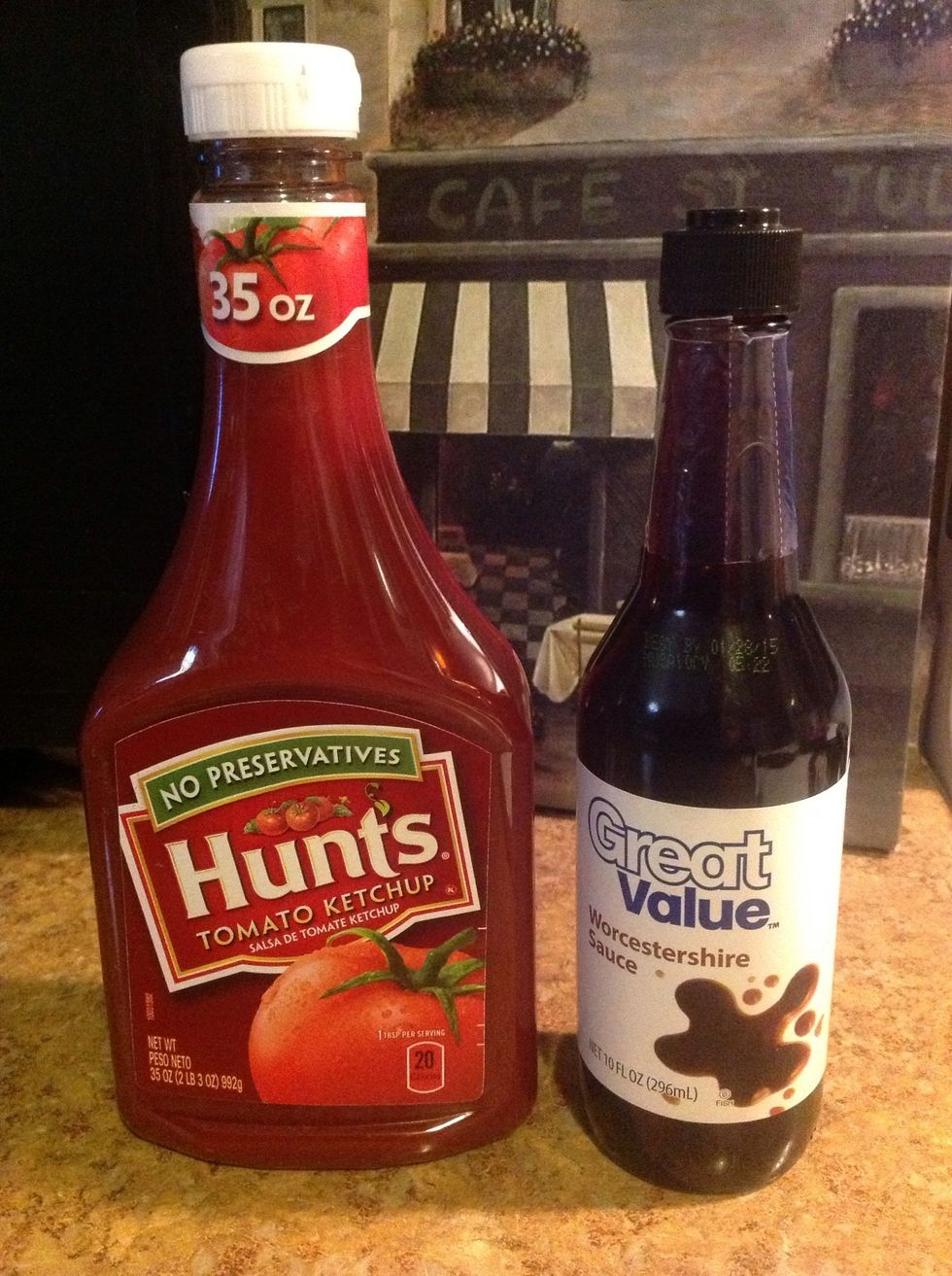 (Glaze) Mix 2 heaping tablespoons of ketchup and 1 tablespoon of Worcestershire sauce in a bowl.