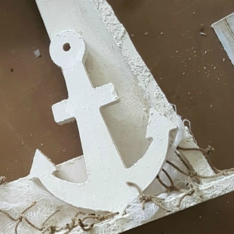 glue a few, small pieces of cheesecloth and fish netting to the bottom of the base, mostly for background texture, as later it will be covered with additional cheesecloth and netting