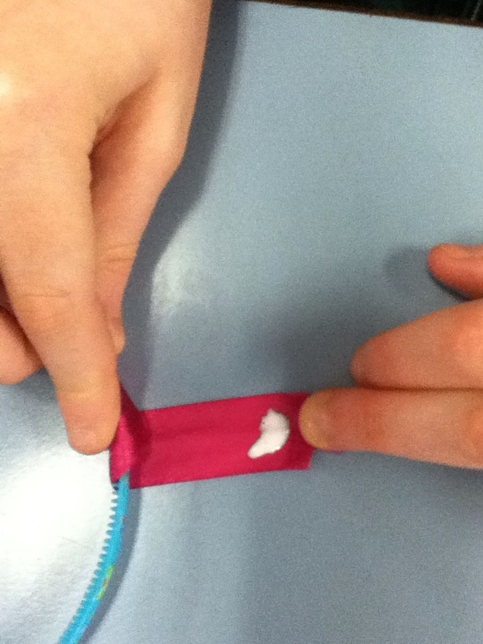 Glue final end to headband