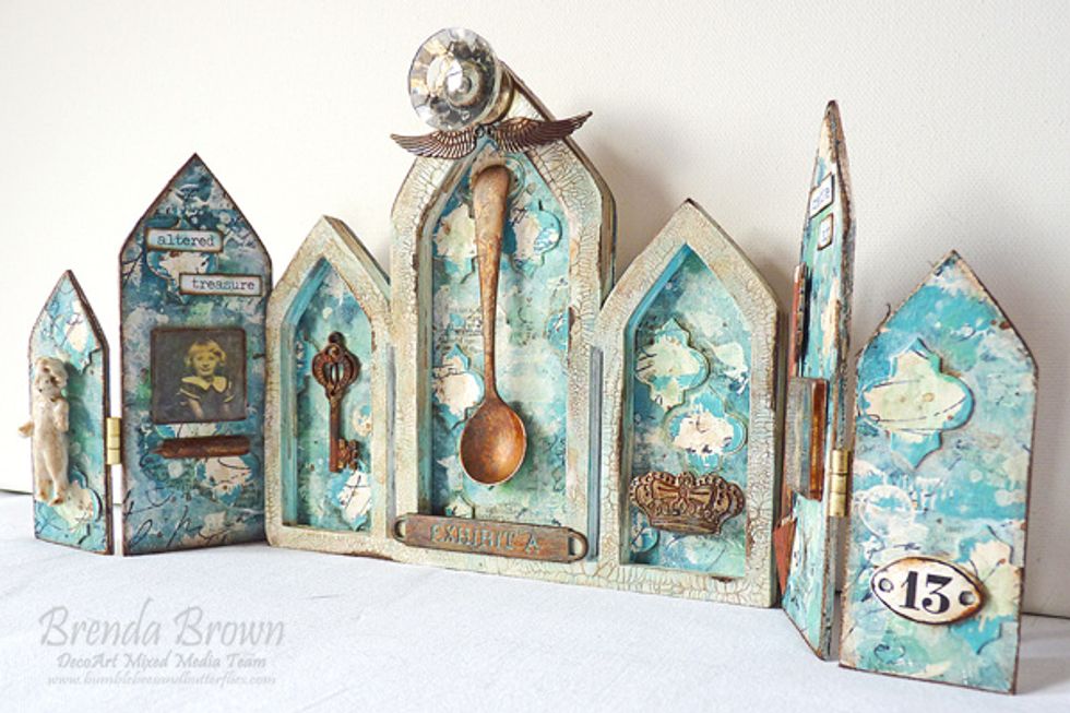 Glue mini hinges between the end pieces and onto the triptych frame to add the extra arches and make this a free standing arch layered frame.