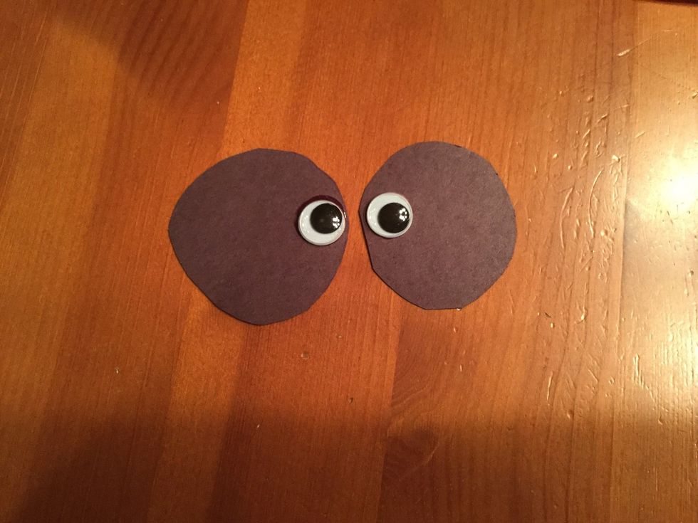 Glue on googly eyes to the black paper round eyes you cut out.