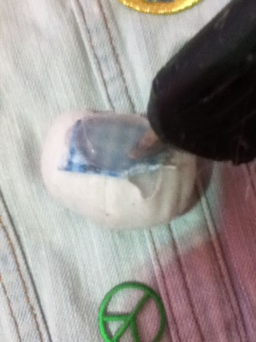 Glue the back of the decoration by making a circle to only outline the edges with glue