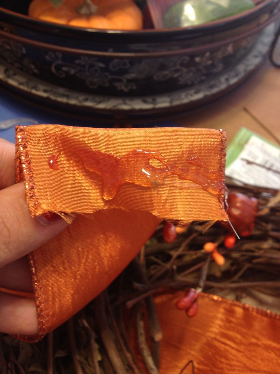 Glue the bend edge ...