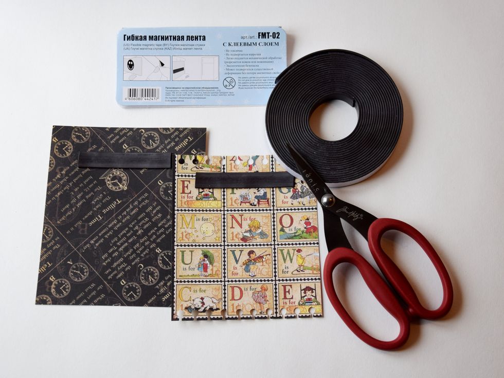 Glue the Flexible magnetic tape as it is shown on the picture.