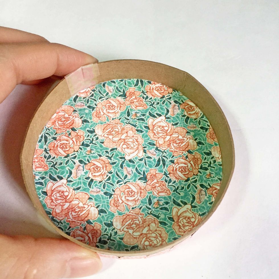 Glue the lid base down like Step 28-31.