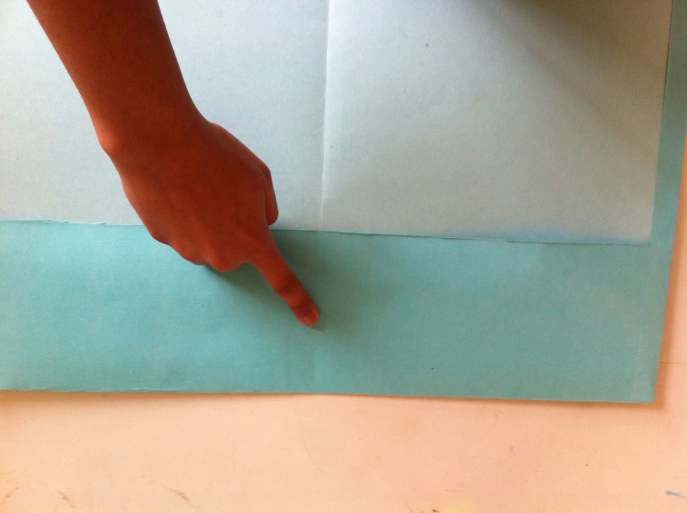 Glue the middle part of the pocket.