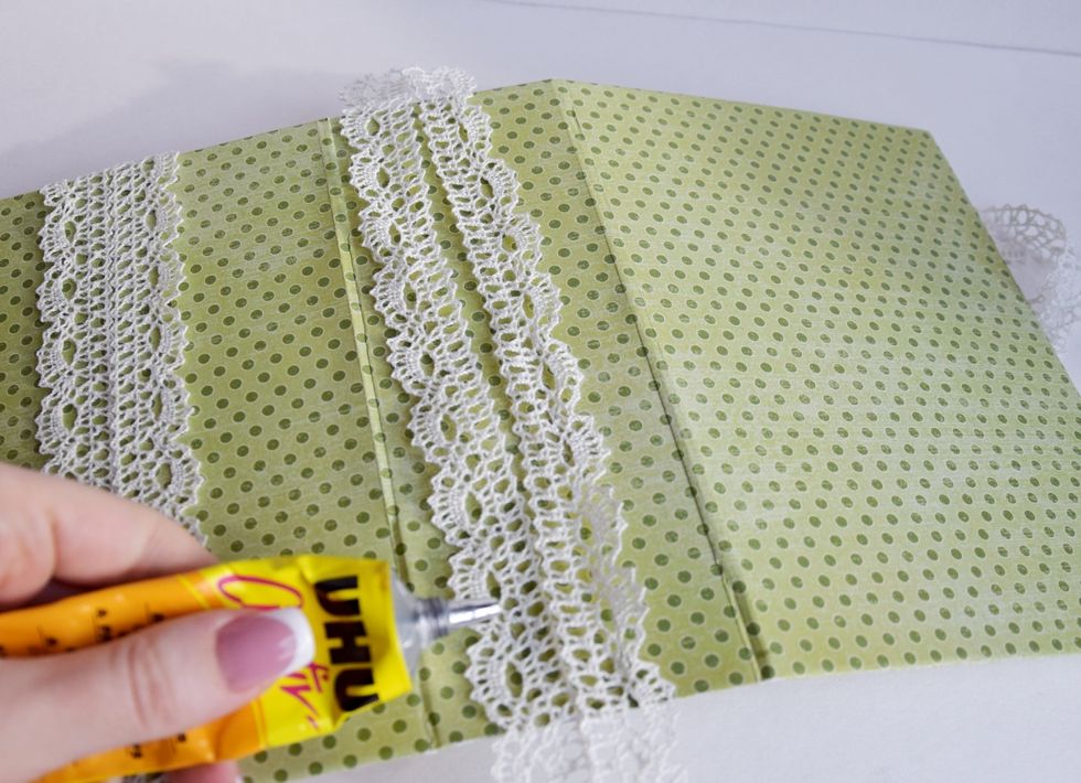 Glue the next ribbon