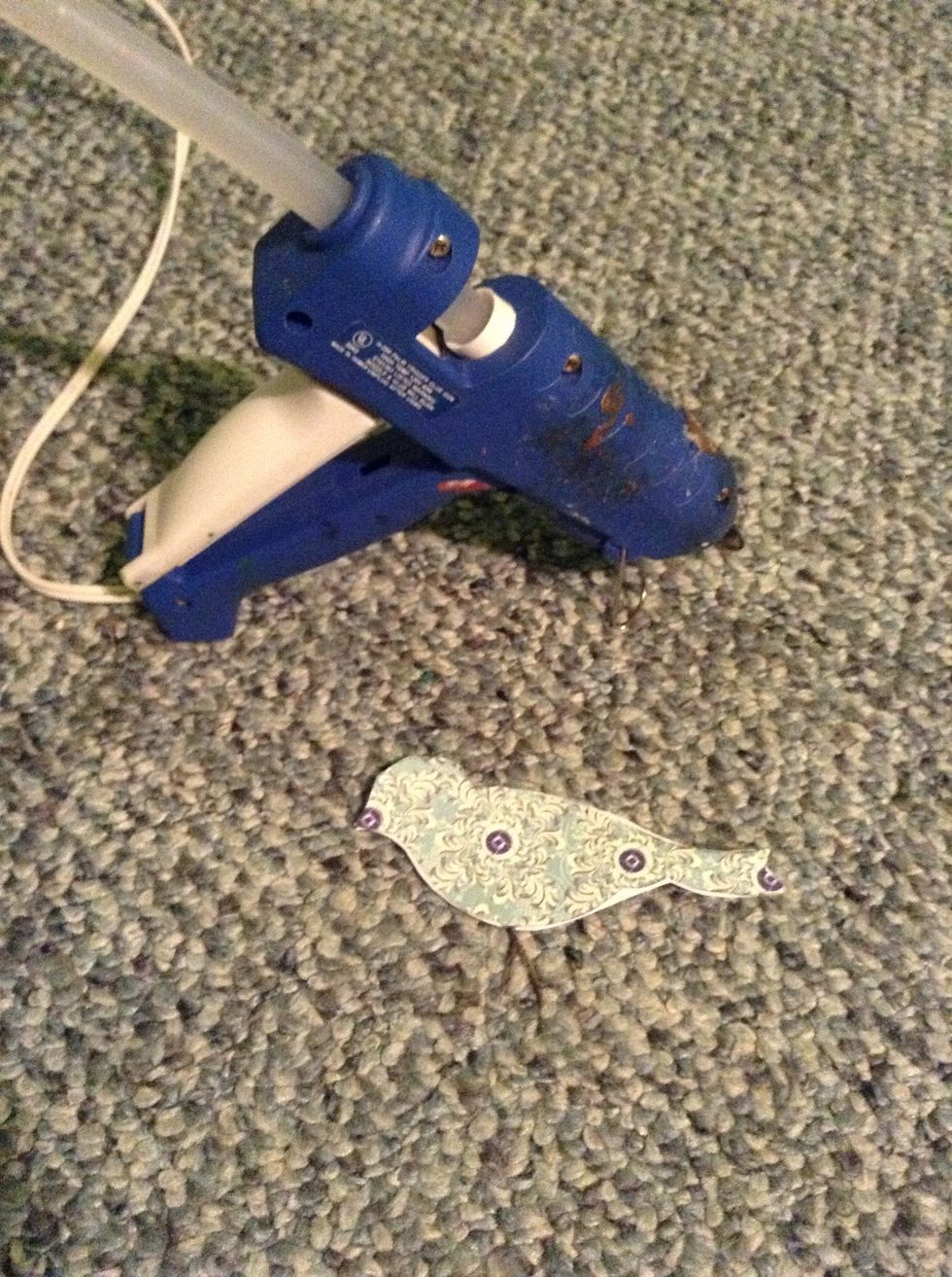 Glue the other bird to the back.