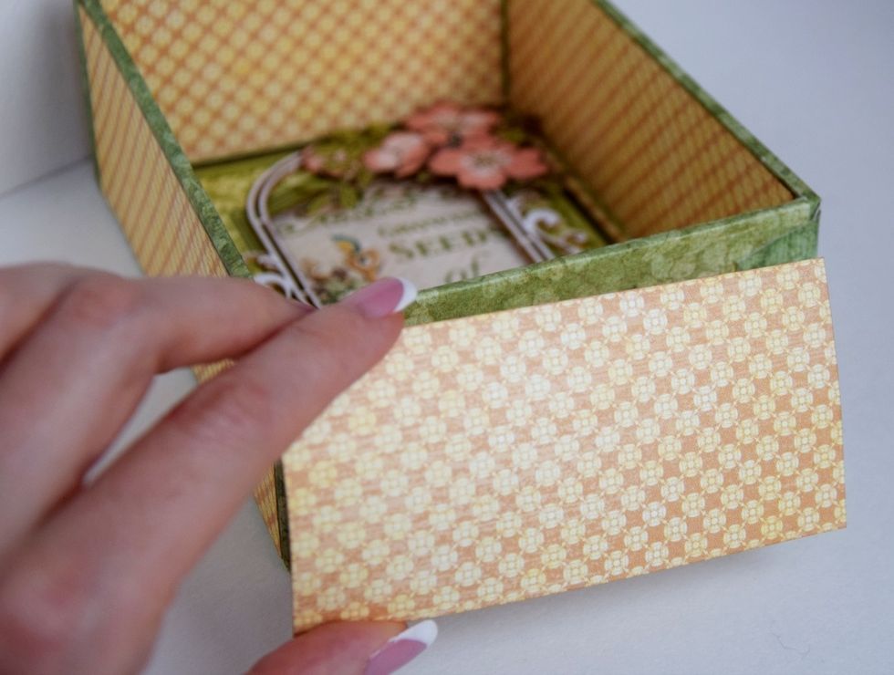 Glue the other details