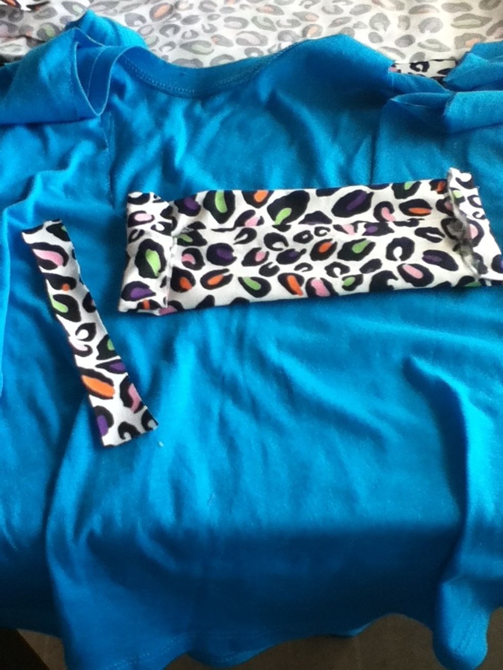 Glue the other side then fold and glue the ends. Get a small piece ready for the middle.