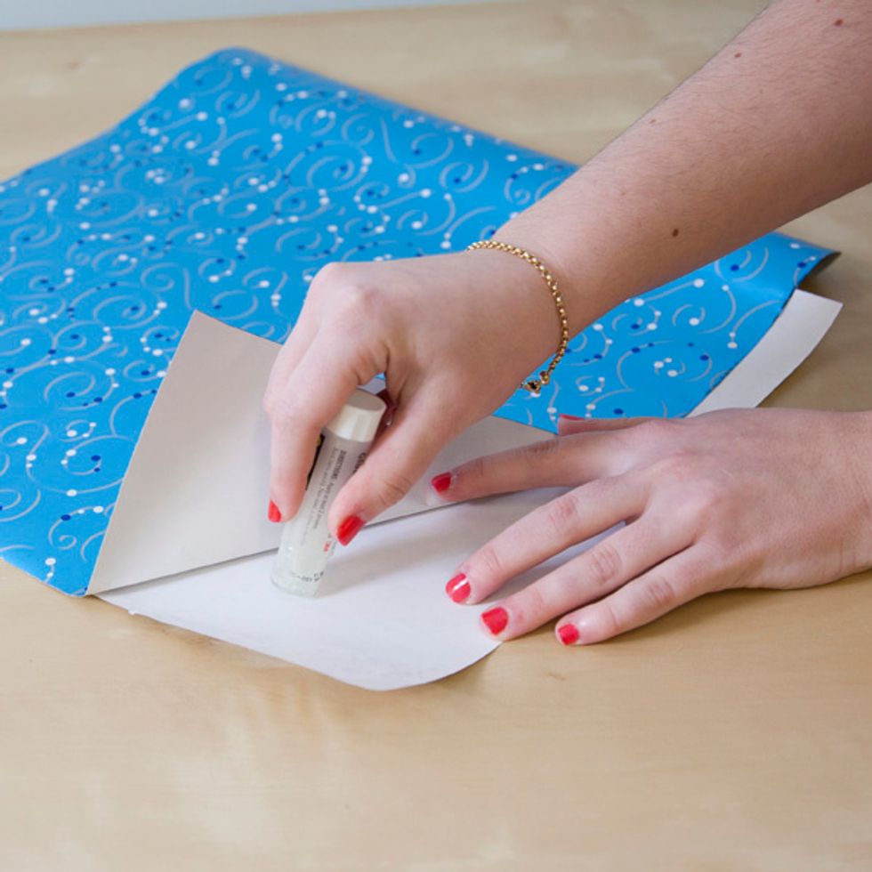 Glue the paper on the wrapping paper.
