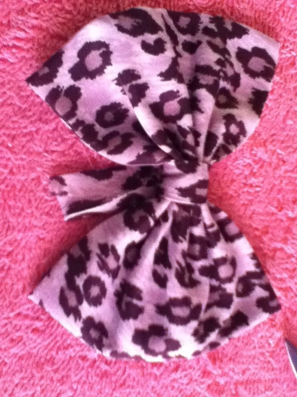 Glue the piece towards the middle of the bow and it should end up like this.