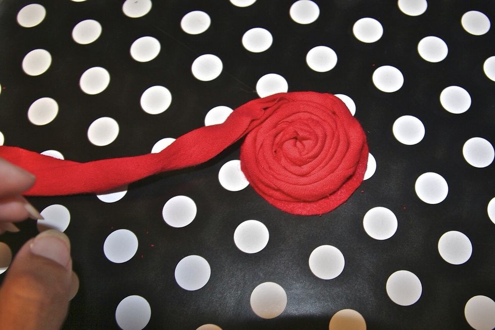 Glue the strip bit by bit as you twist the strip onto the felt & it should look like this :)
