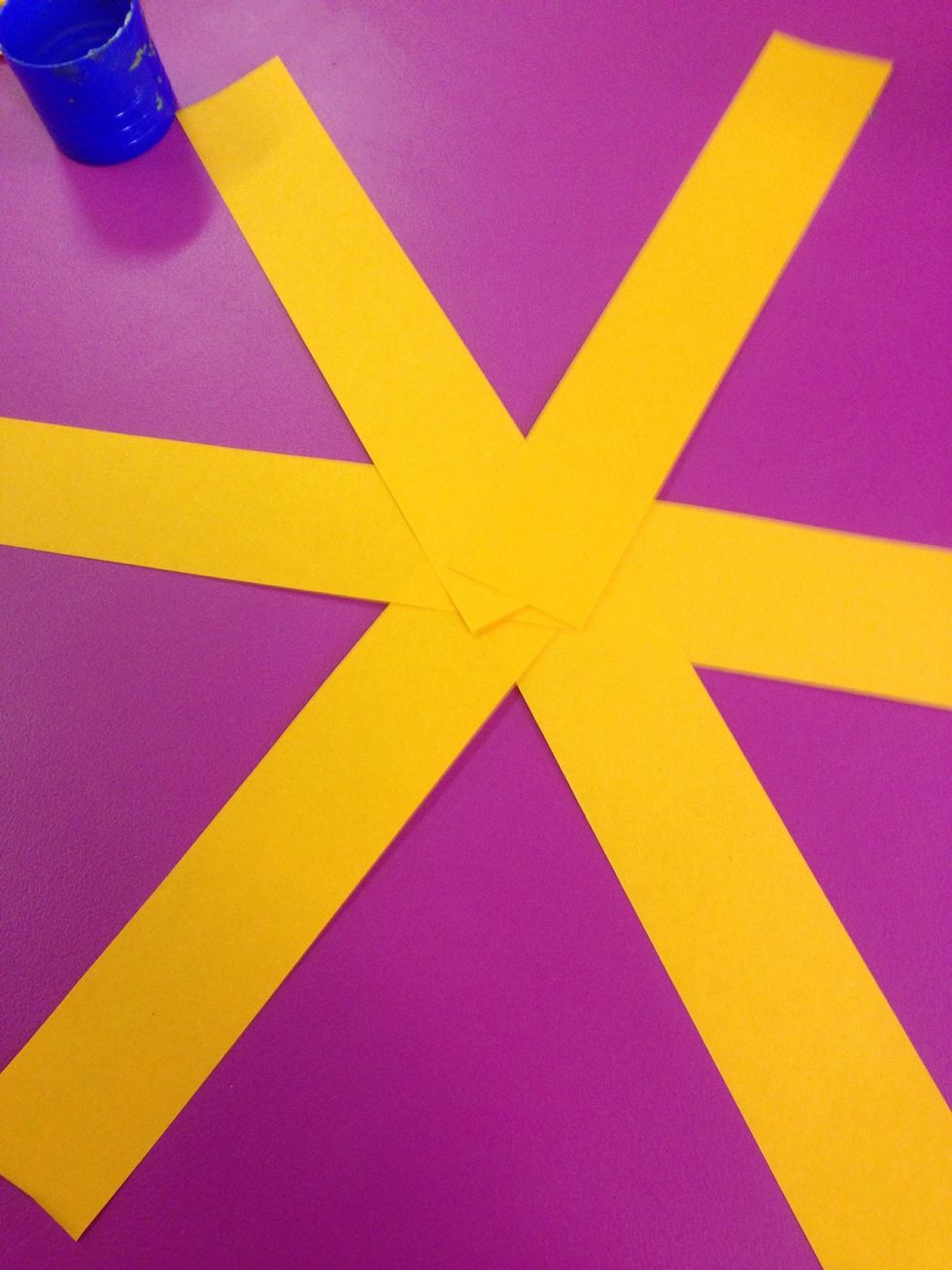 Glue the strips of paper in a star shape.