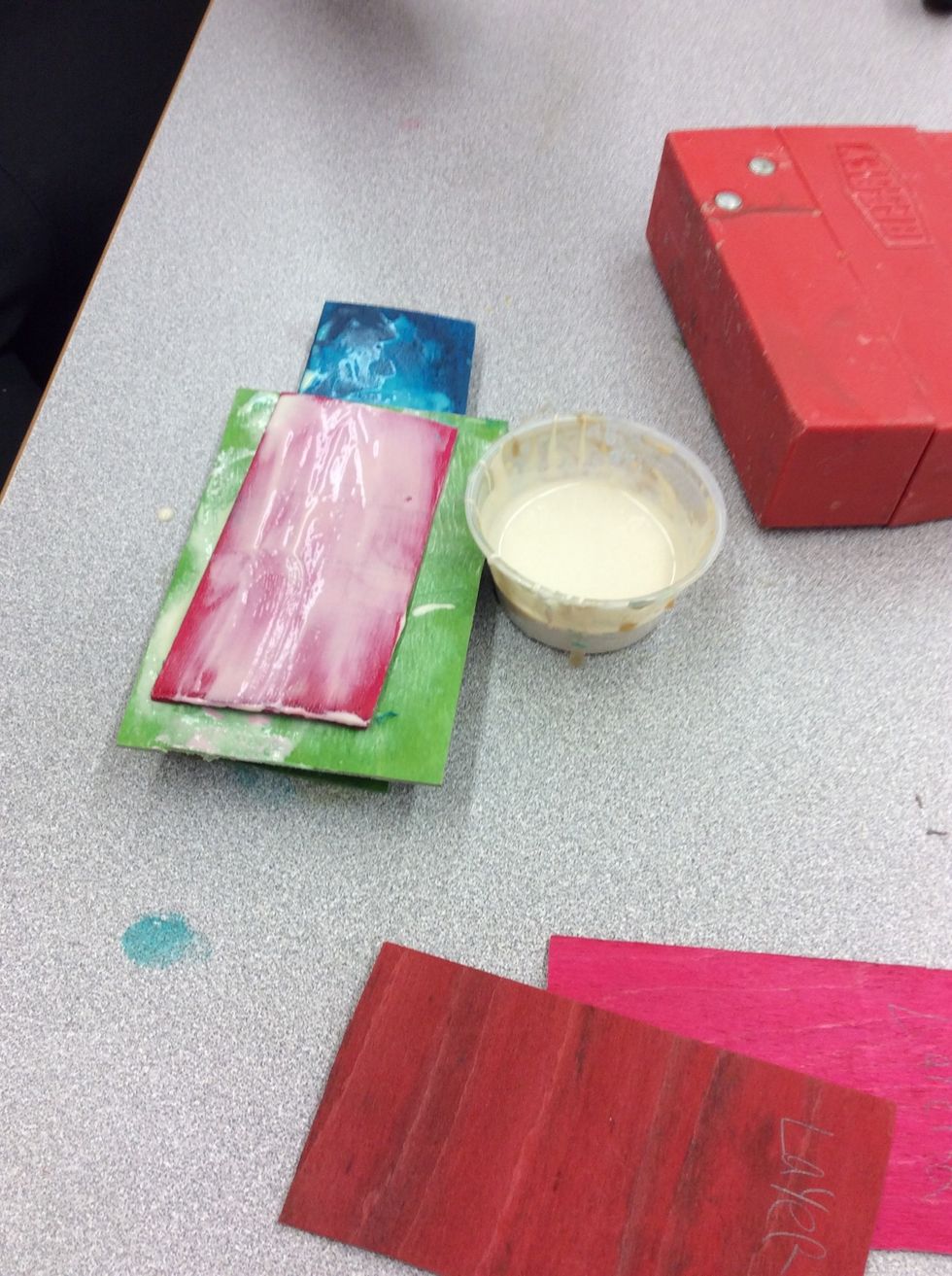 Glue the top of Veneer 4