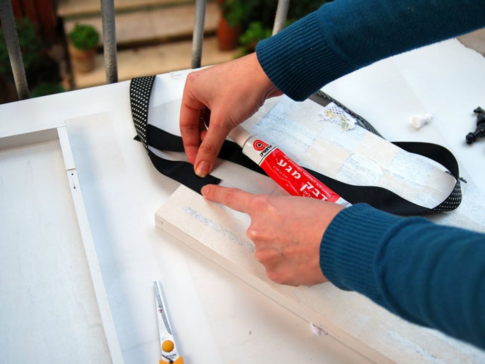 Glue the tops backs of the two boards with satin ribbon, for hanging on the wall.