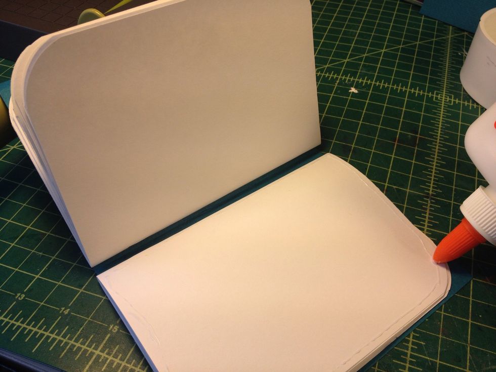 Glue the two booklets together on the pages that touch in the middle. You can skip this if you are only using one booklet of course.