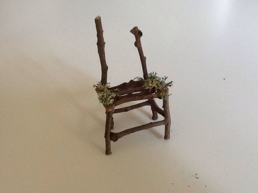 Glue your 4 stretchers on.