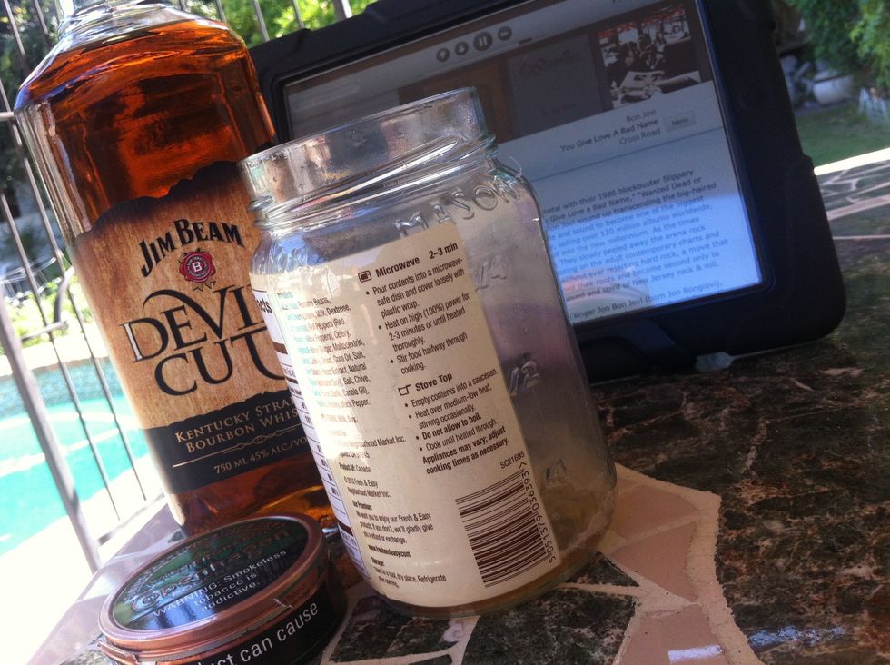 Go have a sip and a dip and listen to some tunes for the next hour and DONT TOUCH your grill.. No peeking.. Btw, thats my spit jar in case anyone is wondering. It does not apply to this tutorial :)