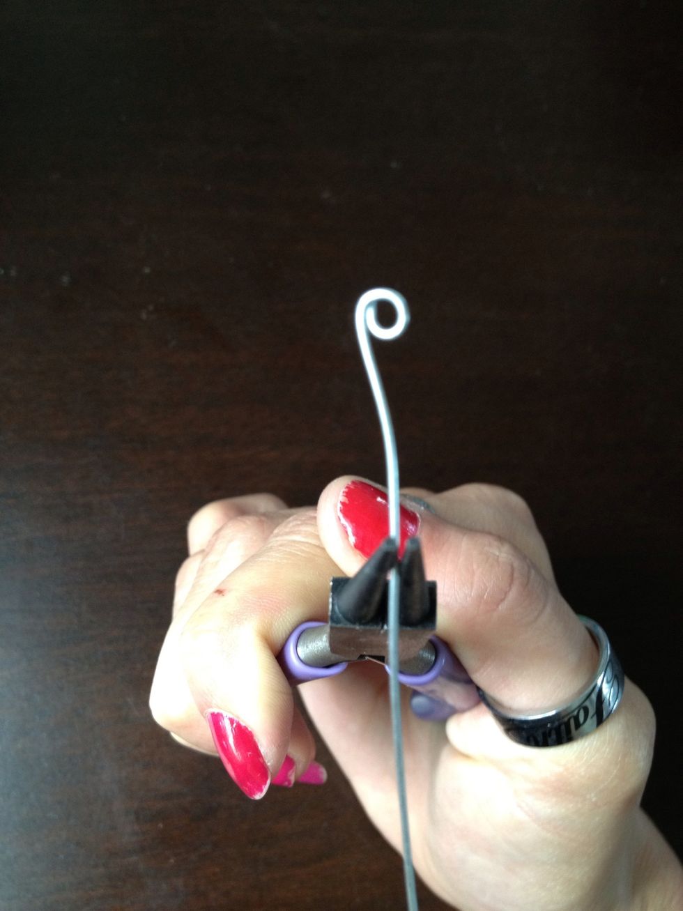Going down the wire to make the second loop in a capital handwritten "L"