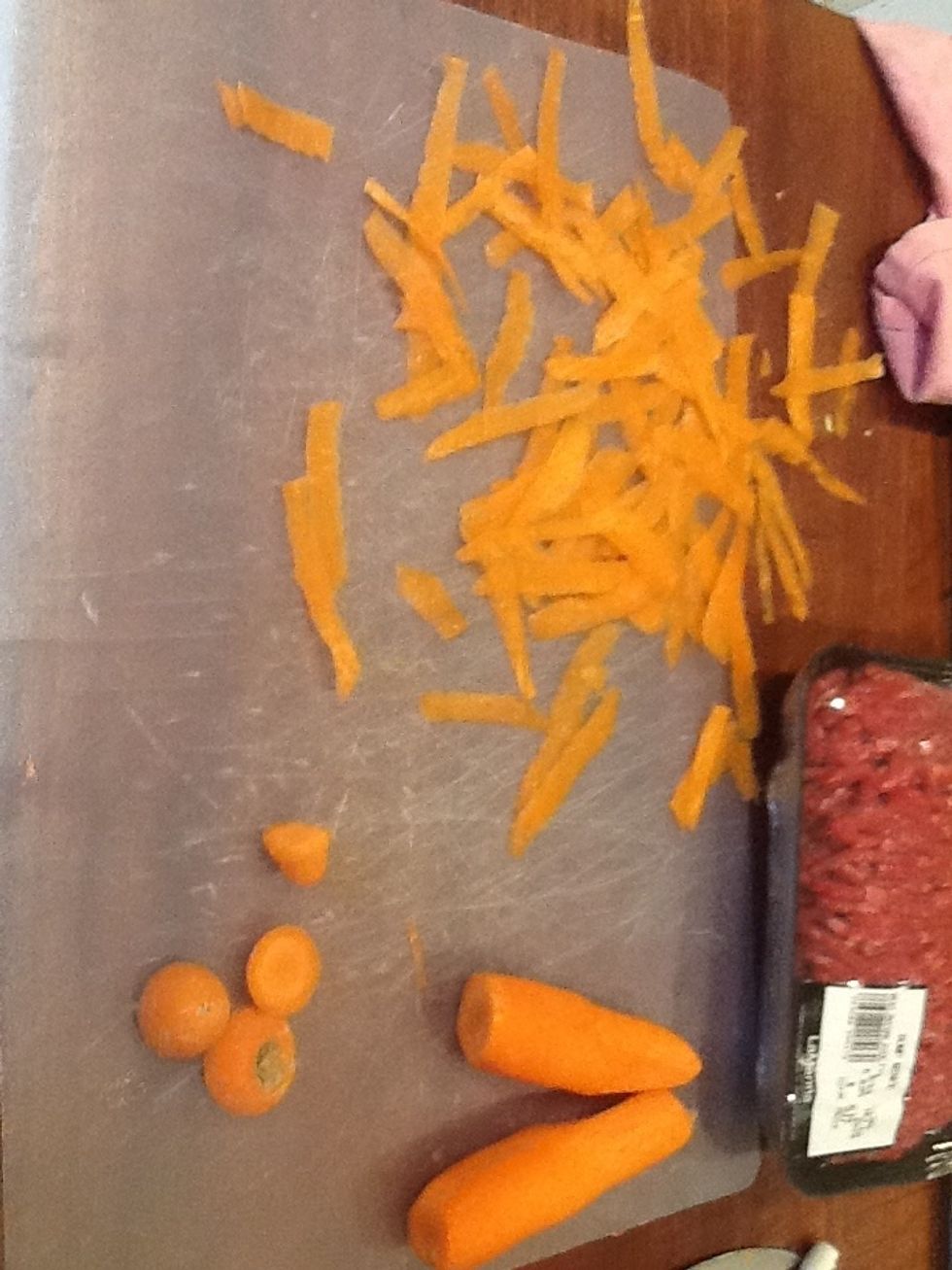Grab 2 carrots and peel them both. Also cut the ends of both sides.