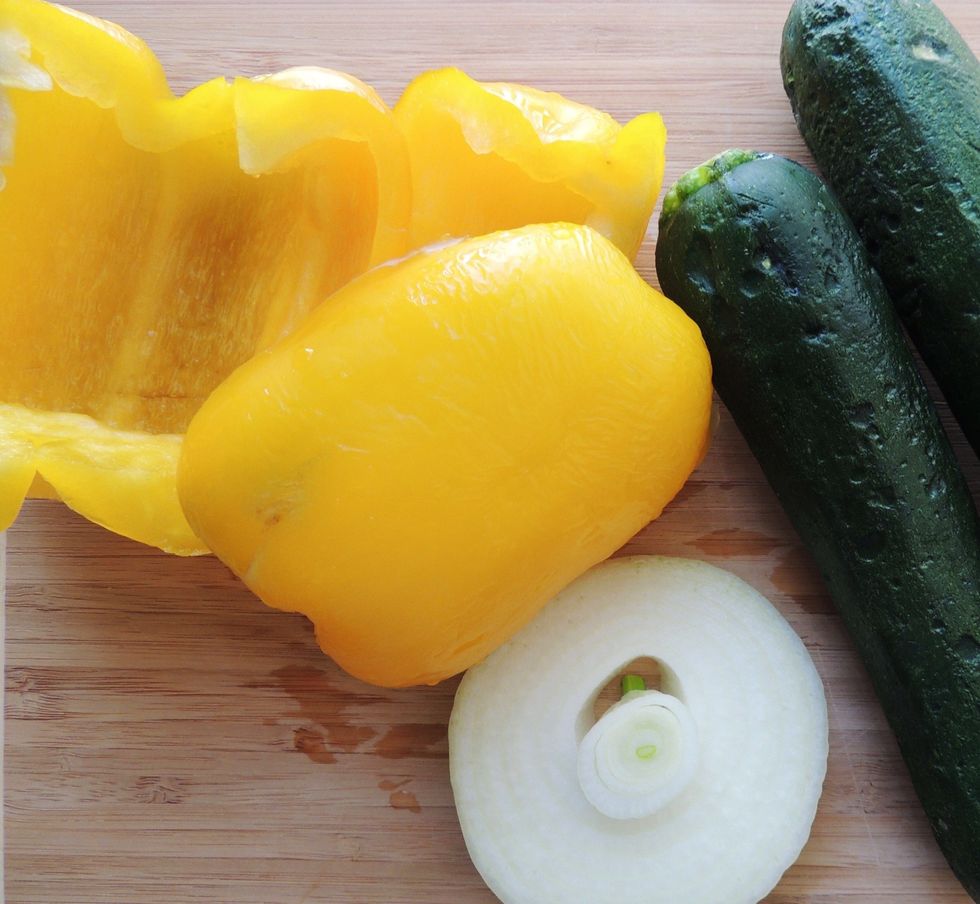 Grab a bell pepper, slice of onion (more if you like) and 2 medium zucchini. This makes 2 servings of spaghetti and plenty of left over sauce. Add a small/med zucchini to increase servings. 4 svg=4 zu