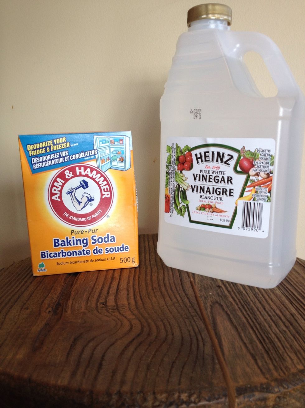 Grab a box of baking soda (not baking powder) and a bottle of vinegar. Time for a natural cleaning of you kitchen or bathroom drain.