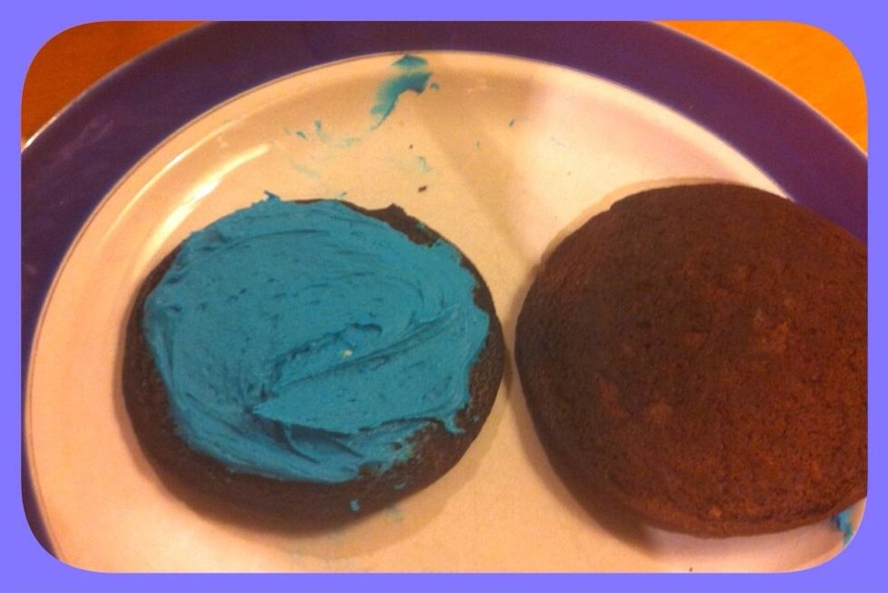 Grab another cookie and sandwich together! Simples :)