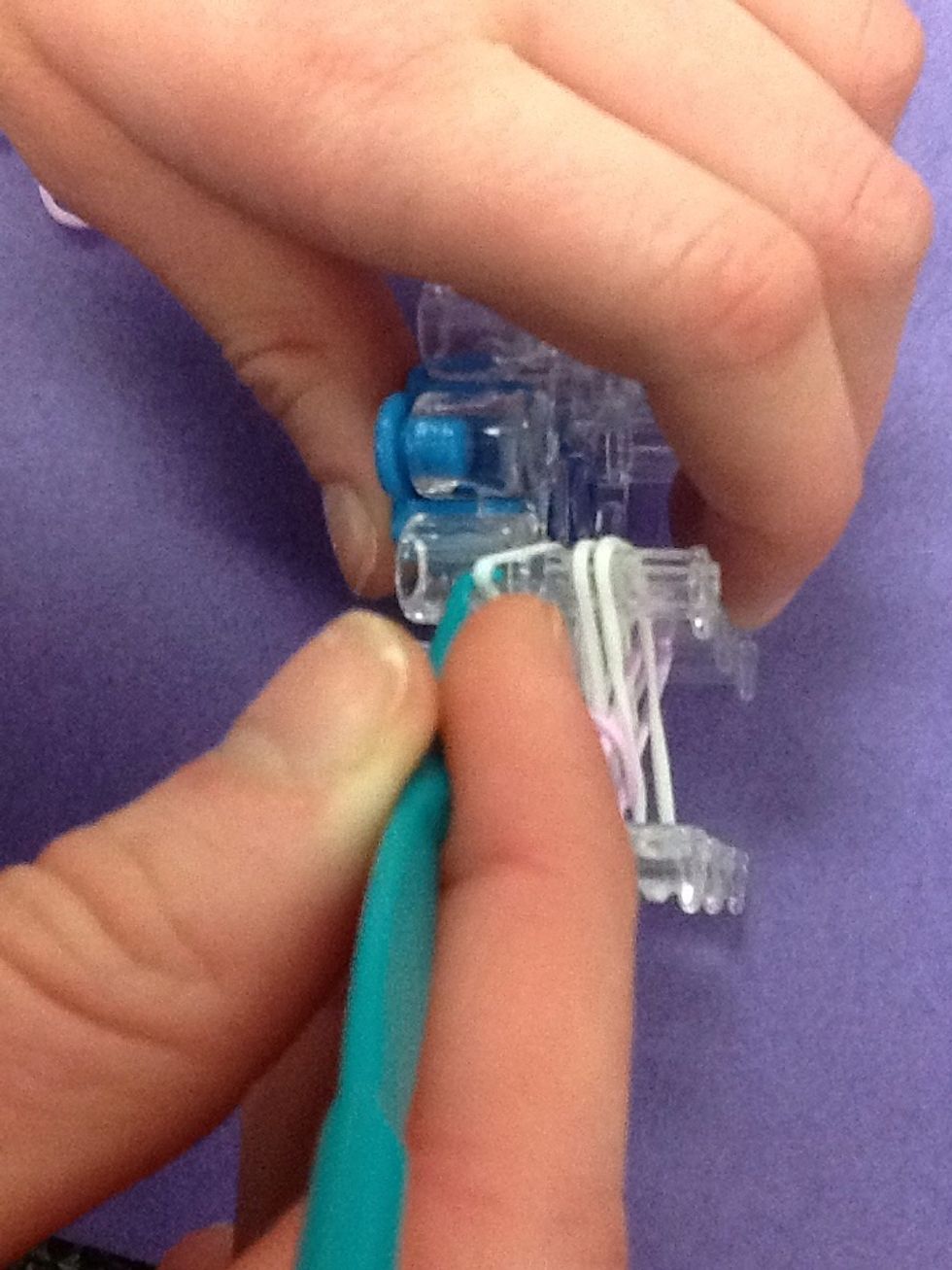 Grab bottom band of the second color.