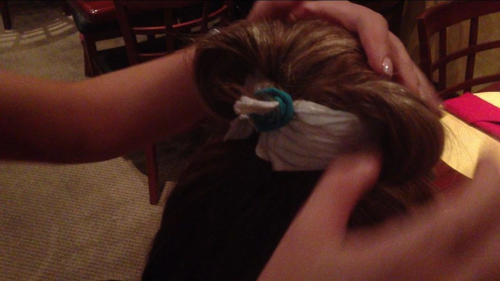 Grab the ends of the napkins with a rubber band