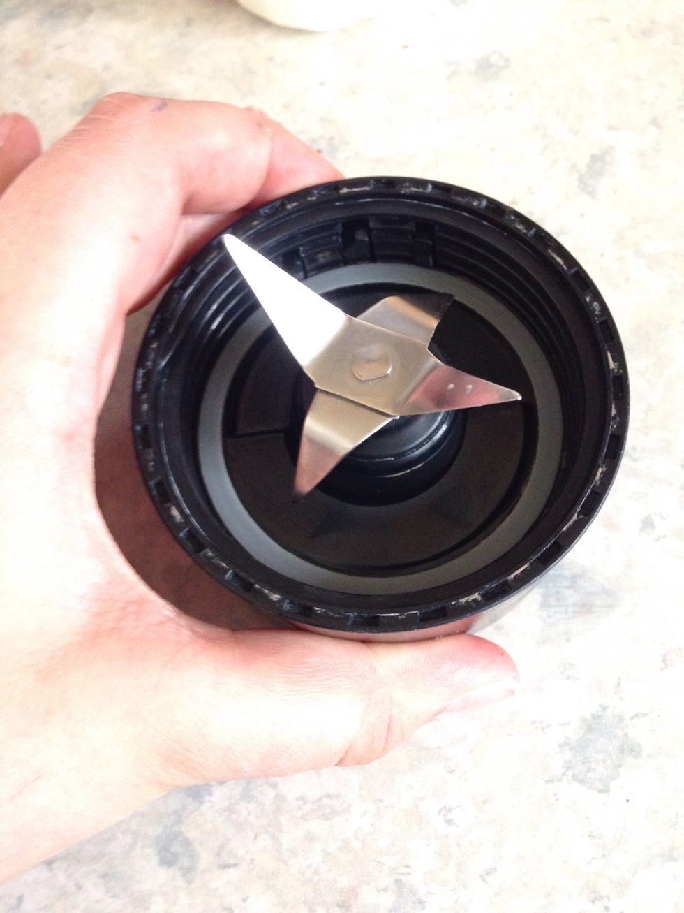 Grab the lid / blender