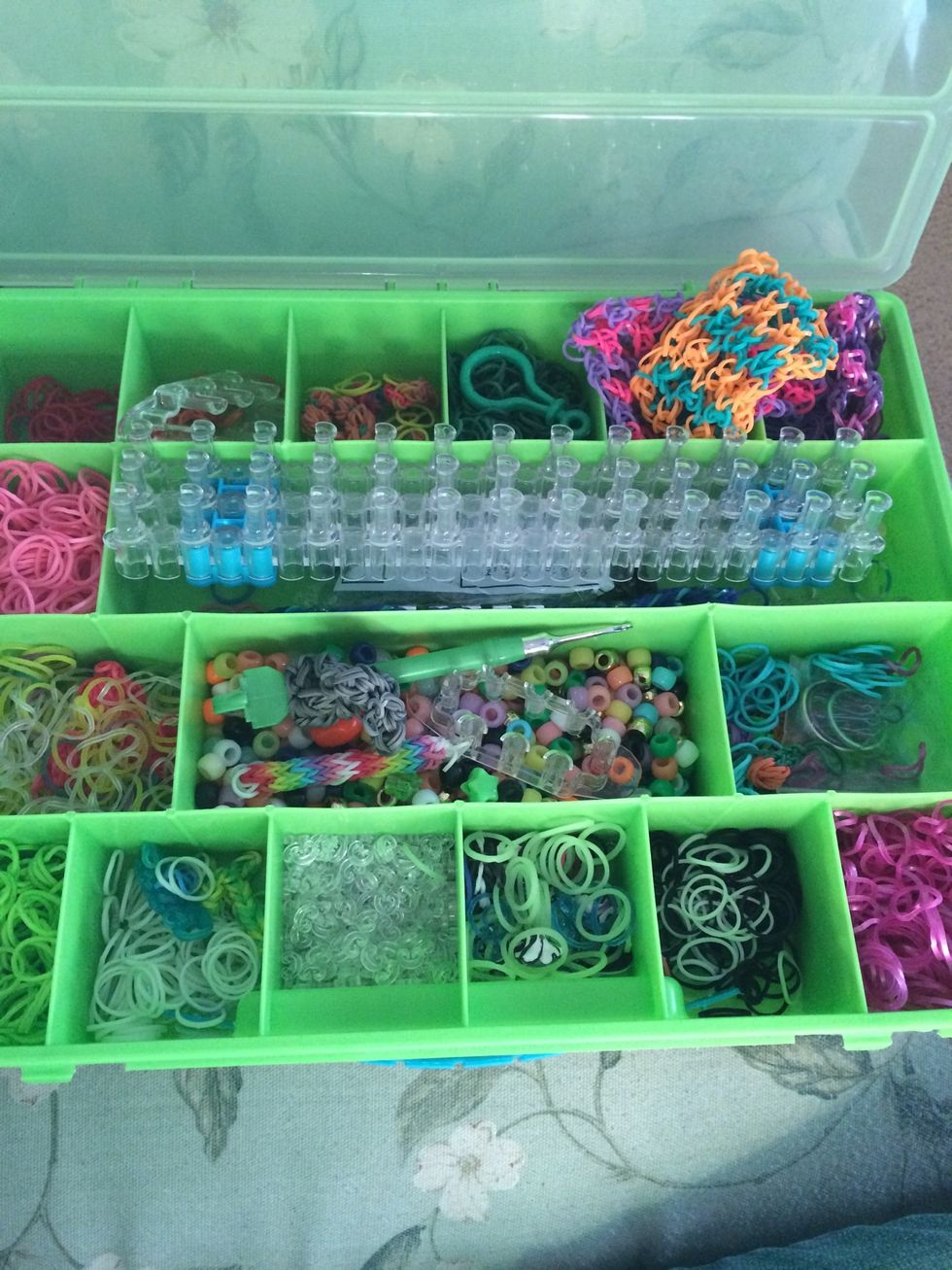 Grab your looming supplies and get ready :). For this bracelet let's get two colors ready
