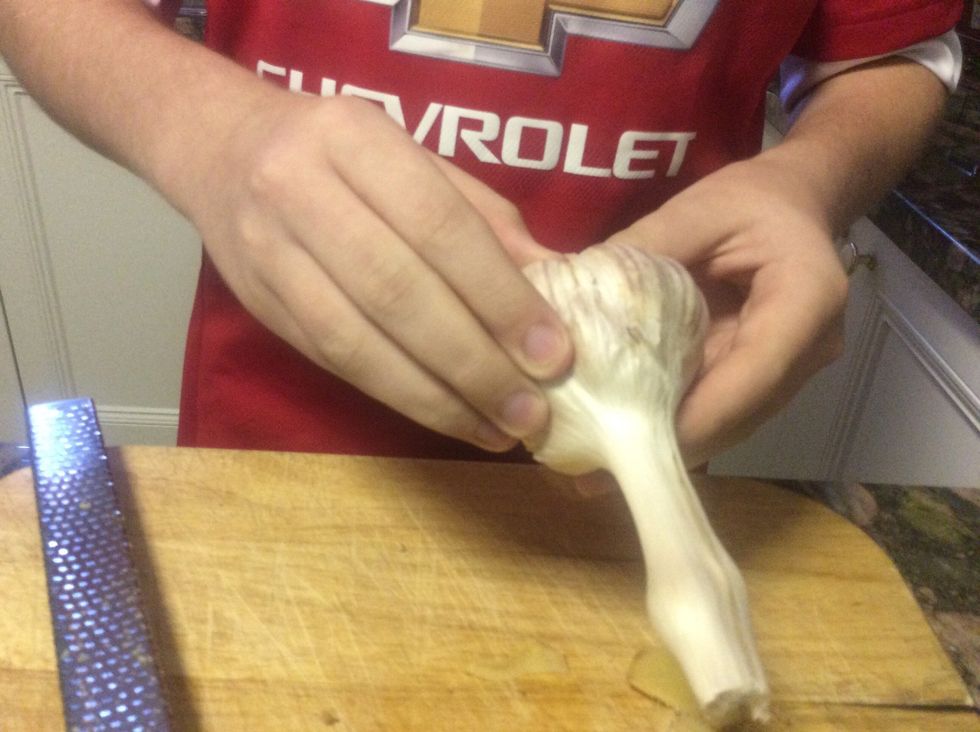 Grad 1 clove of garlic