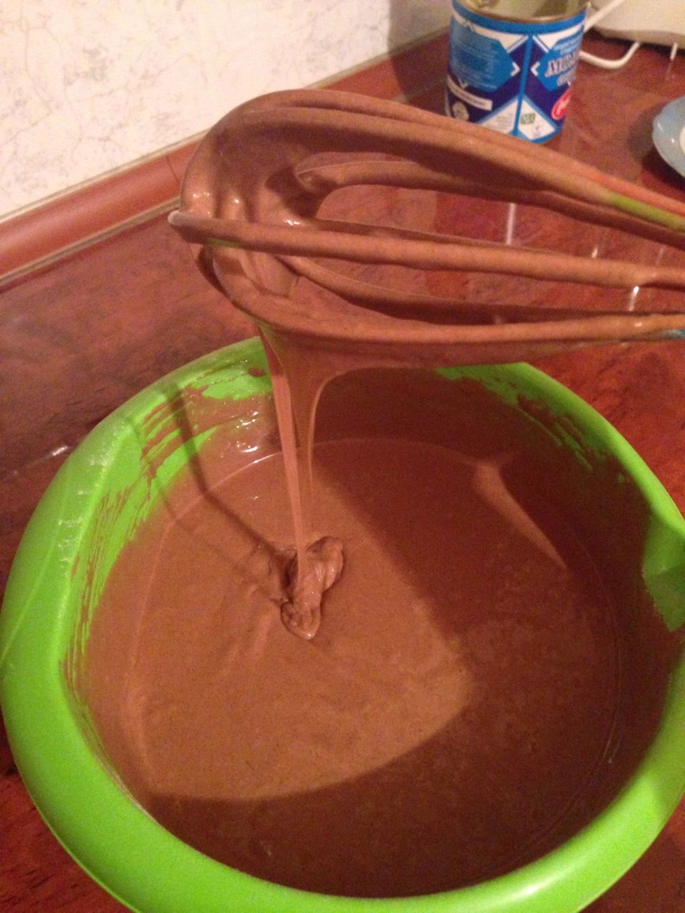 Gradually add the sieved flour and whisk whisk whisk until there are no lumps..