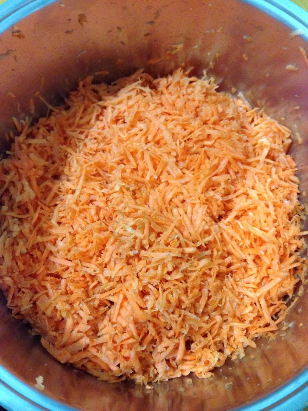 Grate 1kilogram carrots,add 1 glass sugar in it.cook it until there is no carrot juice.after this, wait for cool down. \u0130f its cold enough,you can mix carrots and what we did i n the previous step