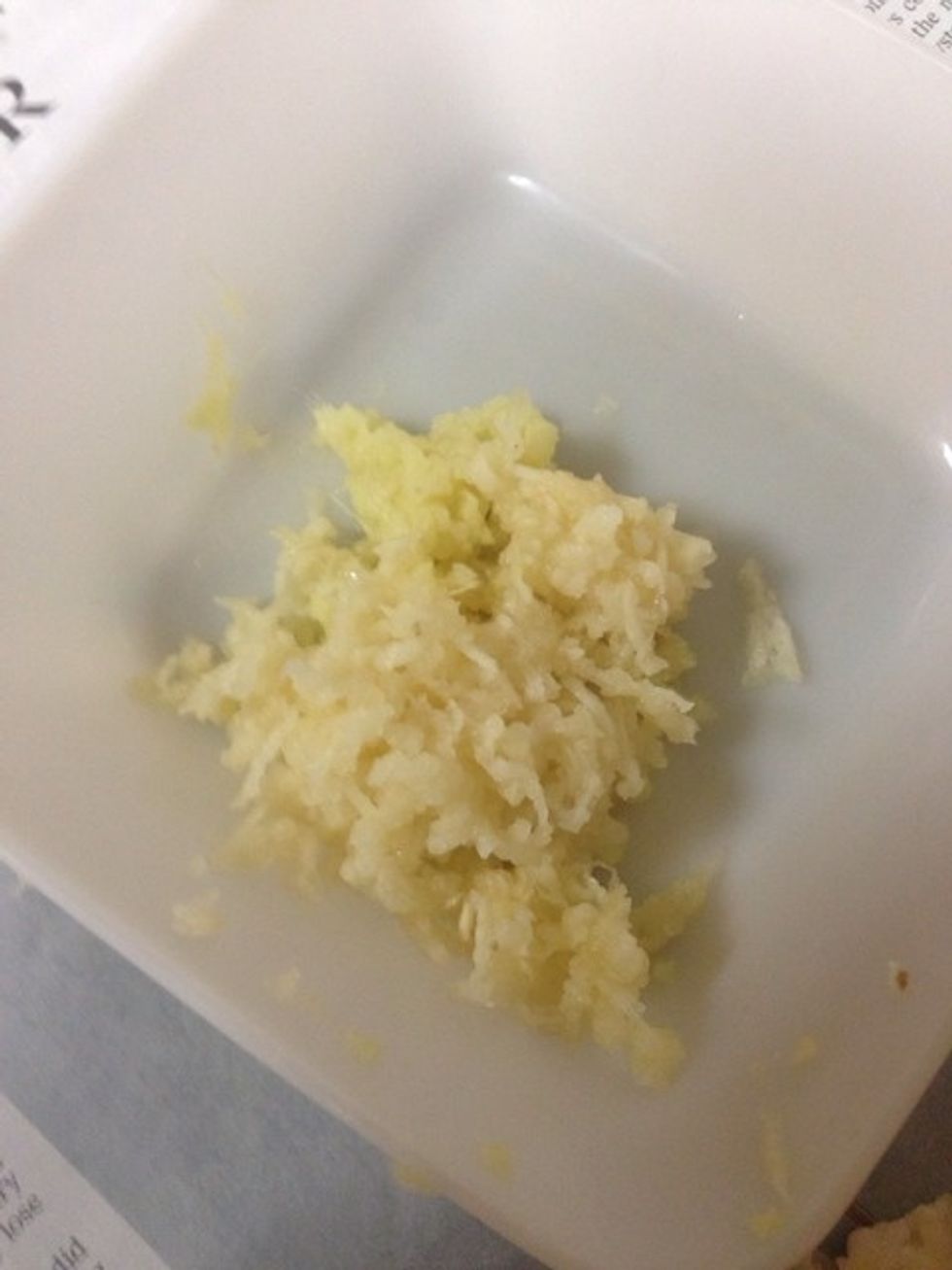 Grate 1tsp ginger and 1tsp garlic (about 4 cloves)