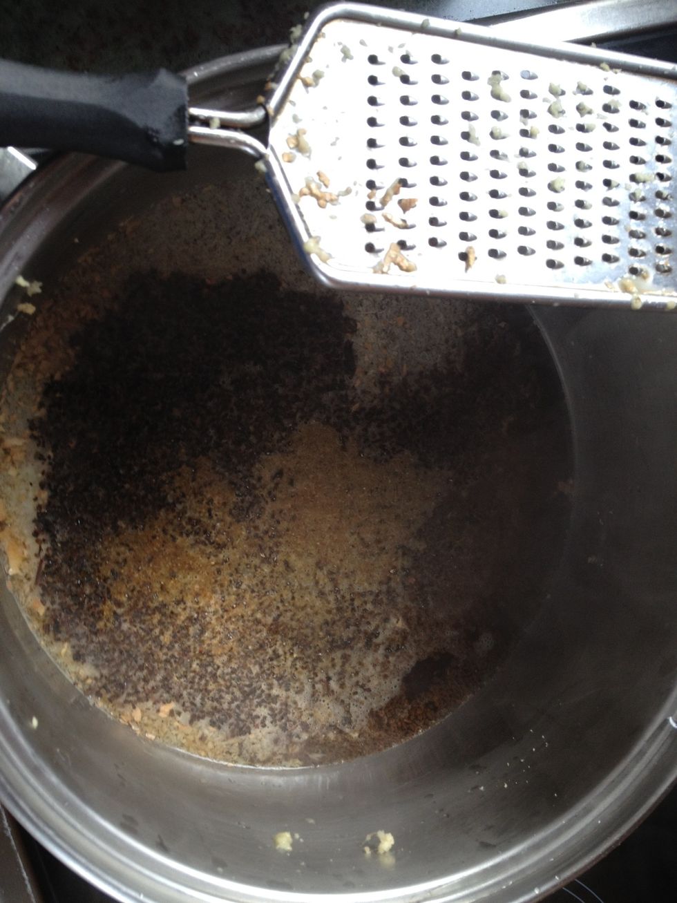 Grate ginger, add Cardmon, 3 tsp tea, sugar according to taste and let it boil .